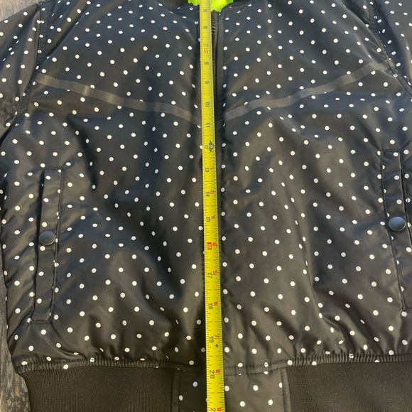 Brand New Nike Women’s Puffer Jacket - Picture 10 of 11